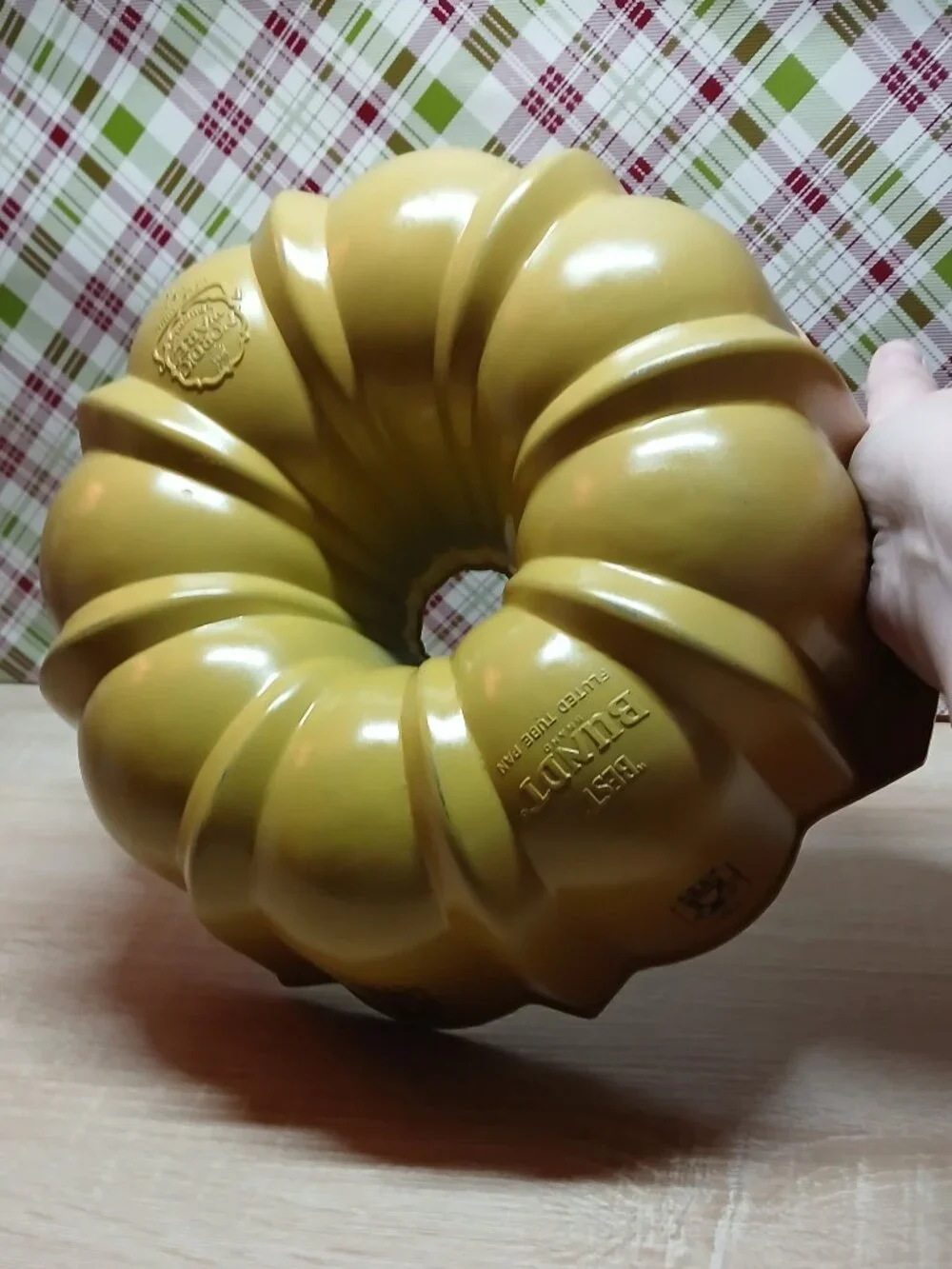 VINTAGE 1970s NORDIC WARE BEST BUNDT FLUTED CAKE PAN YELLOW AND GOLD OMBRE